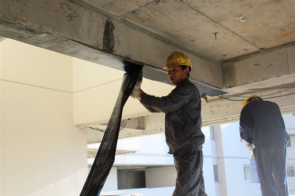 1573008538854152.jpg 上海虹橋公寓碳纖維布項目 (67).JPG